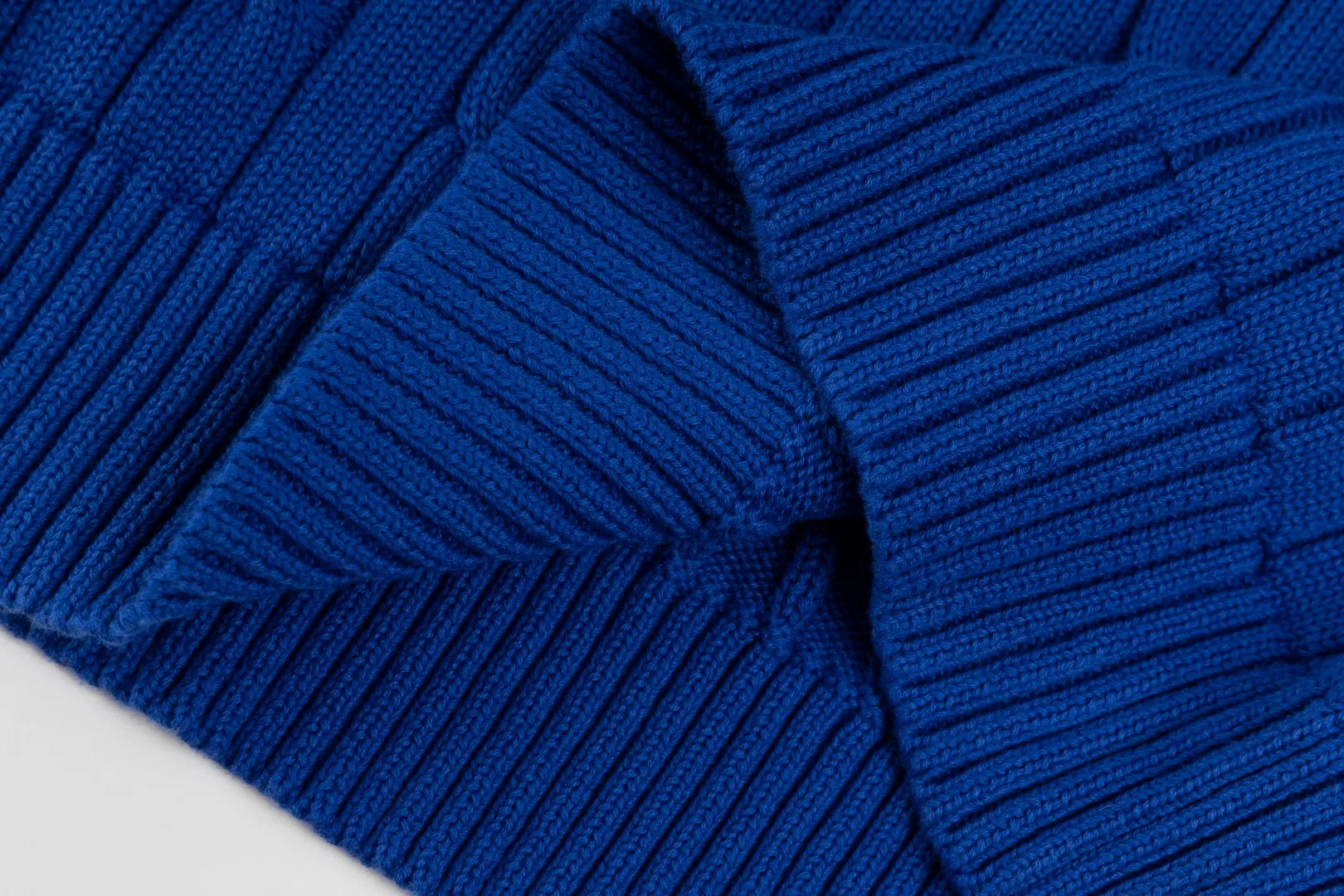 P210 #R90 RALPH LAUREN Thirteen colors of Ralph Lauren classic small label embroidery V-neck pullover cable cardigan sweater women's top, high-density LOGO embroidery on the chest, original customization of tag accessories. Made of pure cotton yarn, pure cotton is skin-friendly and comfortable, small label war horse embroidered twist button V-neck sweater🐎High quality, follow the blogger to learn how to wear it! Let’s buy a Ralph Lauren cable sweater. It’s a super hard-to-find series after it became popular. It’s hard to find one on the official website. It’s simple and practical to wear, with a lazy and loose feel. The thickened fabric has more texture, feels soft and delicate, and has a loose fit. Whether worn alone or layered, you can wear different styles of fashion with just one piece!   Size： Sleeve length: 60/61/62/63